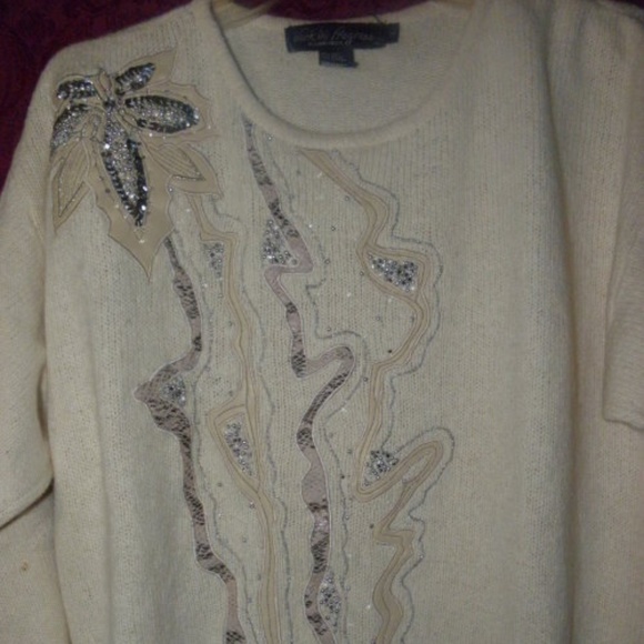 Gorgeous Silk and Angora Blend long Sleeve Sweater - Picture 2 of 5